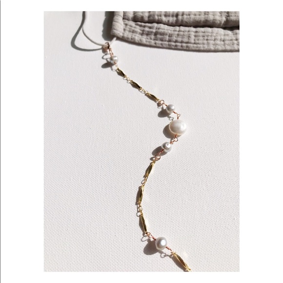 Mask Holder Chain & Pearl Handmade Necklace - Picture 4 of 5